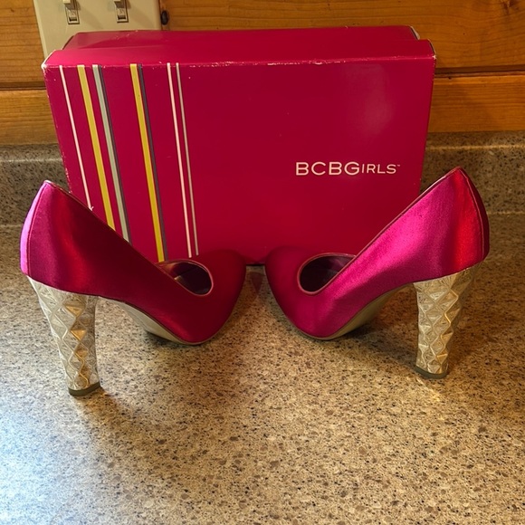 BCBGirls Pink High Heeled Pumps with Metallic Gold Accents - Picture 5 of 9